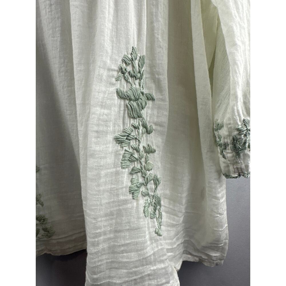 Women’s Ruby Yaya crinkled cotton peasant blouse white w/ green embroidery. XXL - Picture 4 of 7